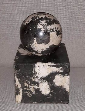Image représentant Boule sur cube -